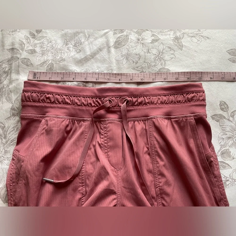 Lululemon Mid Rise Dance Studio Jogger Crop 6 Brier‎ Rose Pink Gym Athletic Yoga